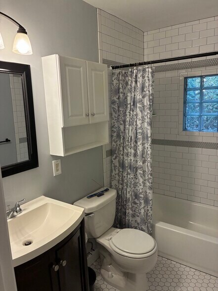 Building Photo - 1728 E Avalon Cir