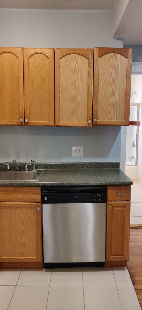 Building Photo - Convenient Brighton Location, Steps from the T Stop, Central Heat/AC, Laundry is on a Site