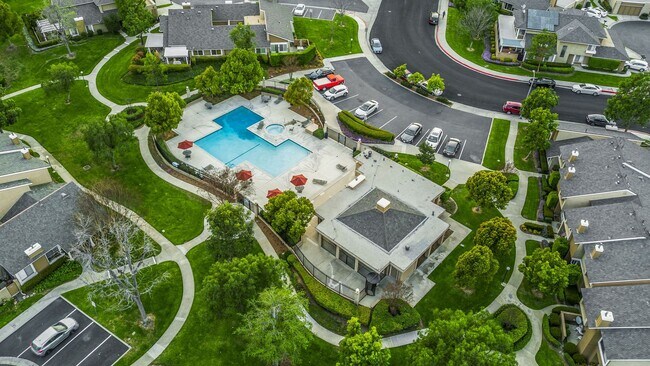 Building Photo - Beautiful 2-Story, 3-Bedroom, 3-Bath Townhome Community Pool