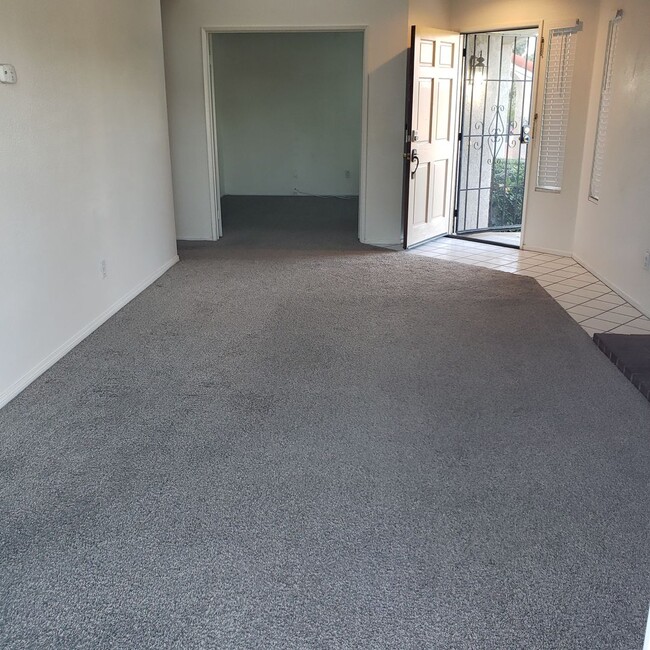 Building Photo - (((AVAILABLE))) REDLANDS 3bed 2 bath Must ...