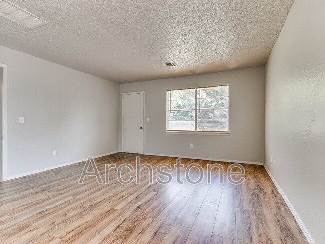 Building Photo - 8814 NE 13th St