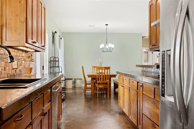 Building Photo - 421 Sweetbough St