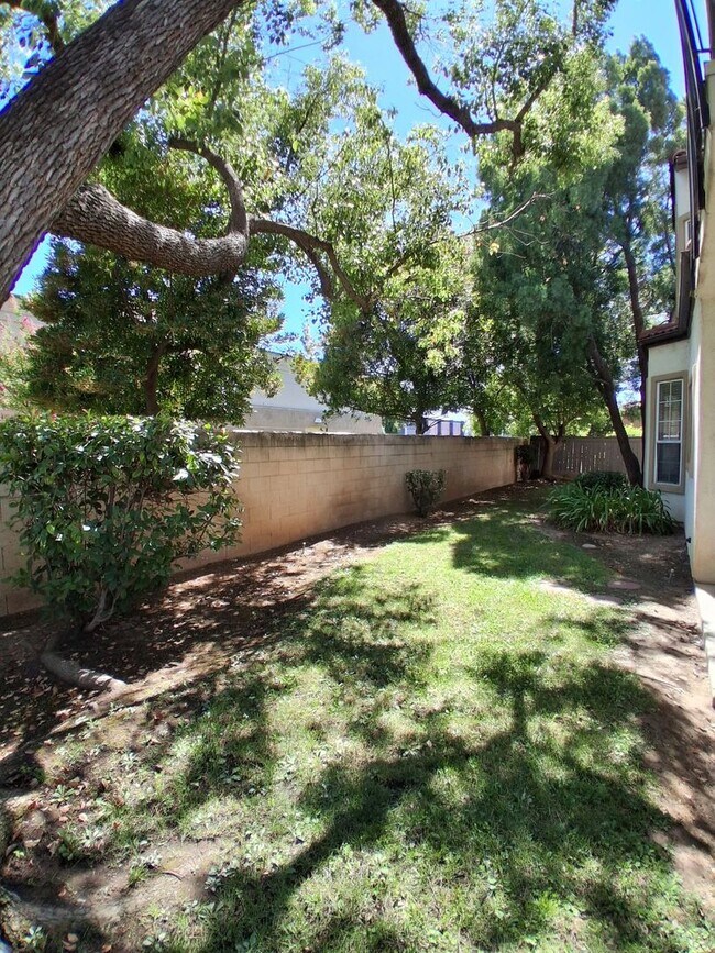 Building Photo - 8147 N Cedar Ave
