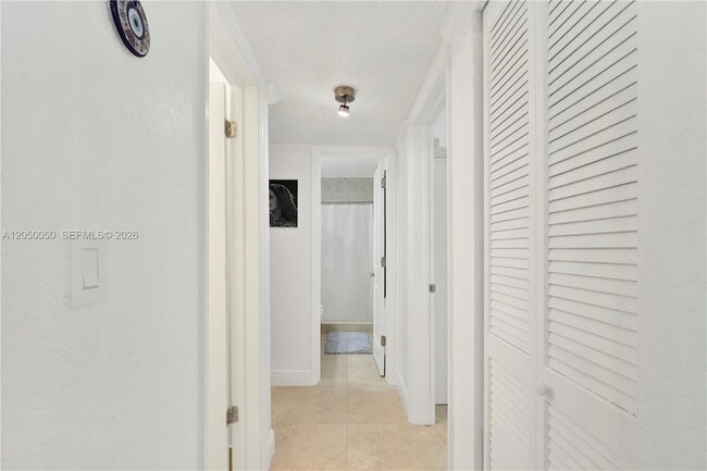 Building Photo - 4260 SW 68th Ct