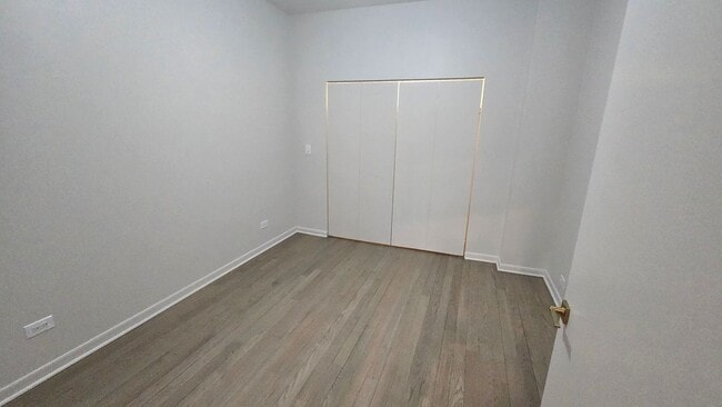 Building Photo - REMODELED 3 Bedroom & 2 Bathroom Apartment in the Heart of Lincoln Park!