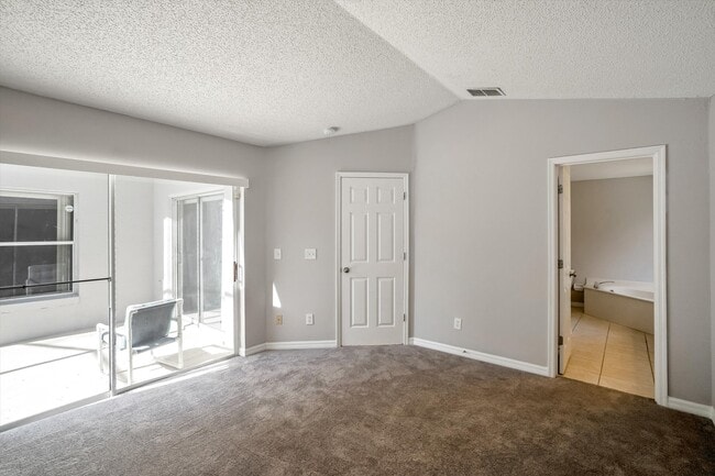 Building Photo - 1033 Lake Davenport Blvd