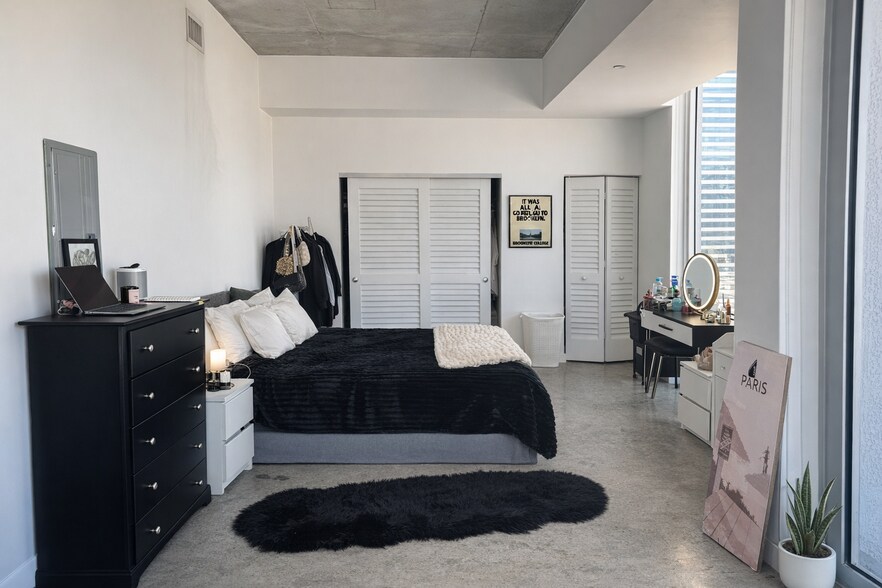 Building Photo - 151 SE 1st St