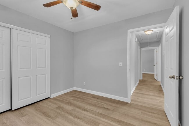 Building Photo - 525 Rushing St