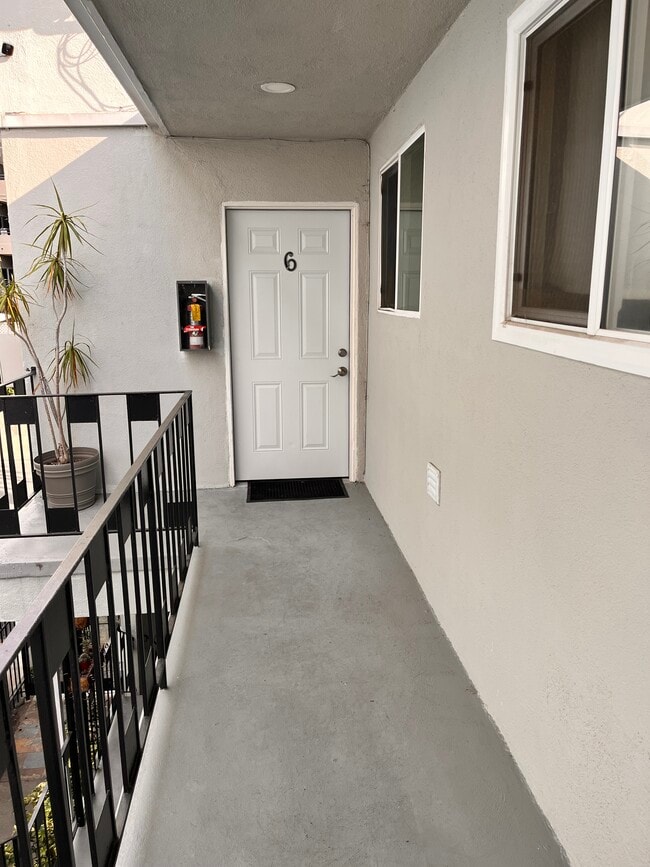 Building Photo - 1343 N Sierra Bonita Ave