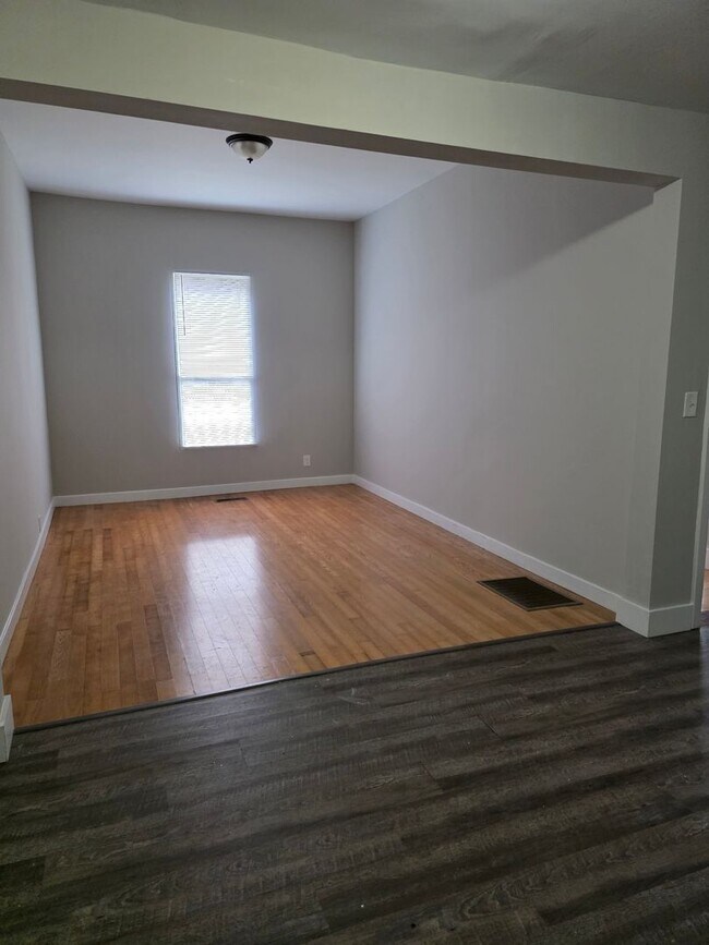 Building Photo - Spacious Downtown Monticello Home for rent