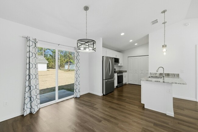 Building Photo - 5405 NW 8th Pl