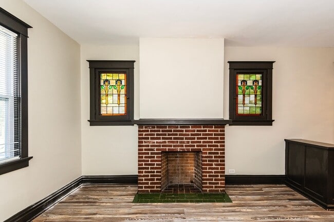 Building Photo - Beautiful Renovated 2 Bed 1 Bath Home