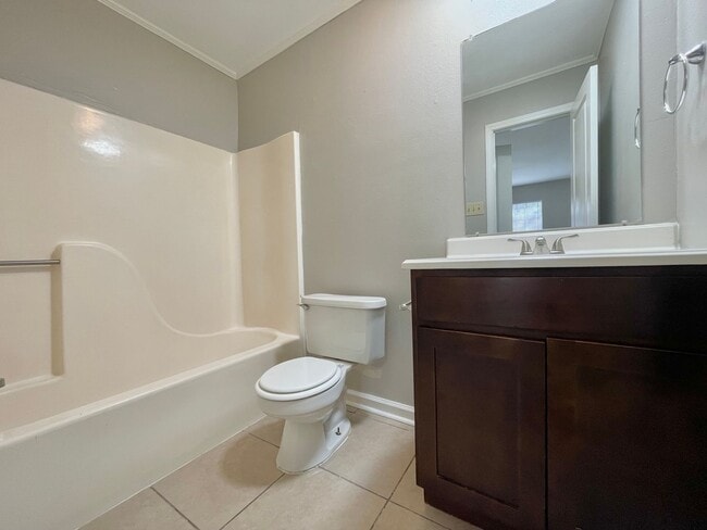 Building Photo - 14911 Central Woods