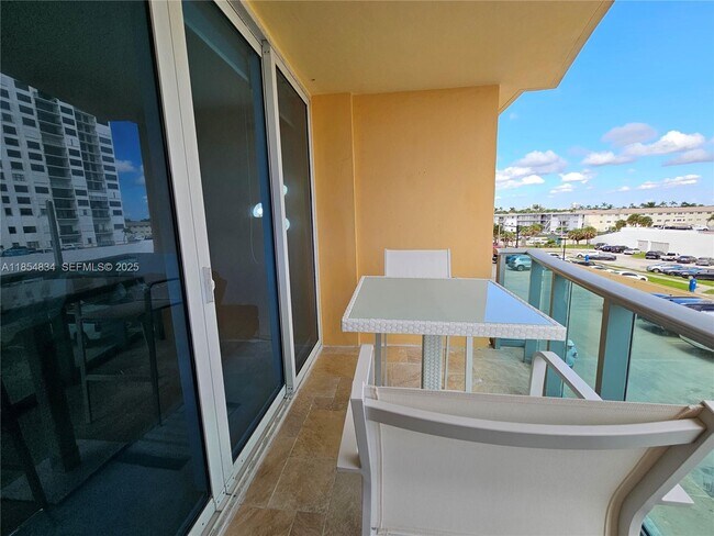 Building Photo - 2501 S Ocean Dr