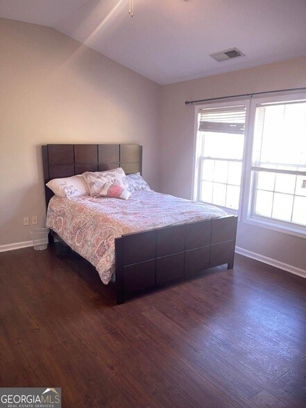 Building Photo - 3352 Chastain Gardens Dr NW