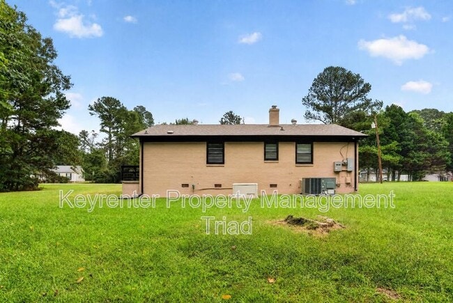 Building Photo - 300 Martingale Dr