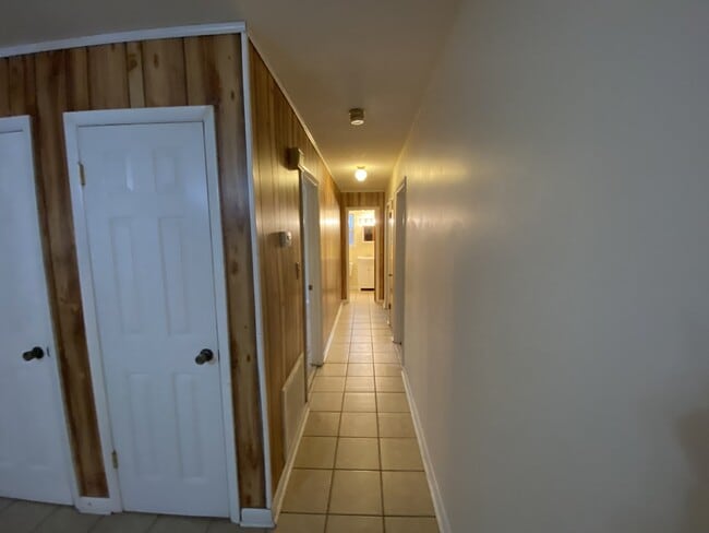 Building Photo - House for Rent