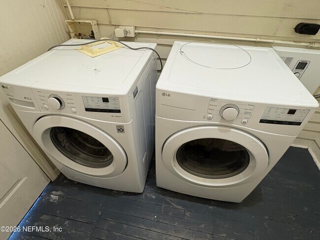 Building Photo - 2316 Gilmore St