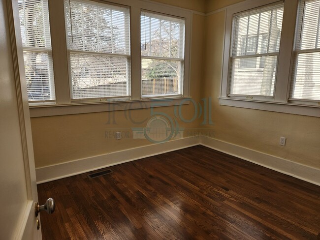 Building Photo - New Downtown Condo Feel With the Hillcrest Vibe!