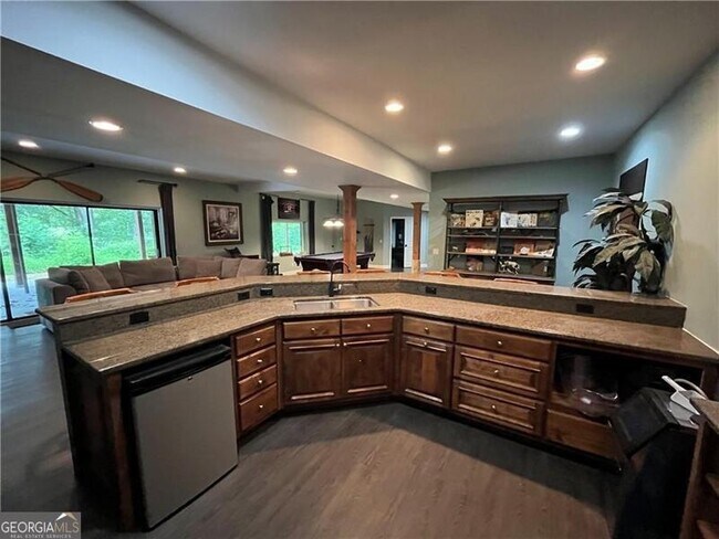 Building Photo - 6115 Reives Rd
