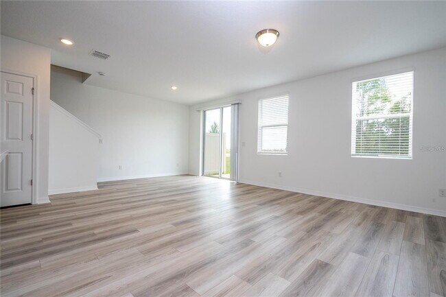 Building Photo - Elegant & Comfortable Home with Granite Kitchen in Prime St. Cloud Location