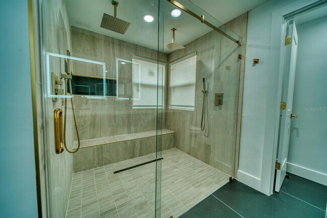 Building Photo - 1542 Sugarwood Cir