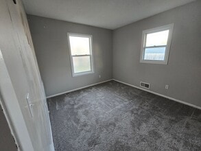 Building Photo - 1401-1403 Parkview Ln NE