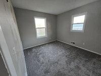 Building Photo - 1401-1403 Parkview Ln NE