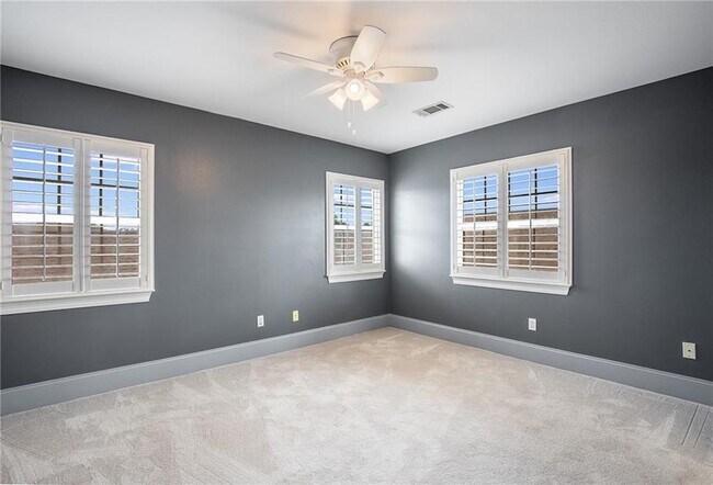 Building Photo - 304 Mistletoe Dr