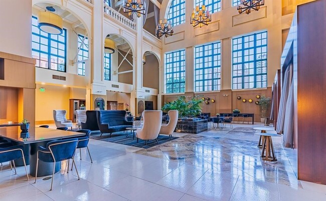 Lobby - 700 W E St