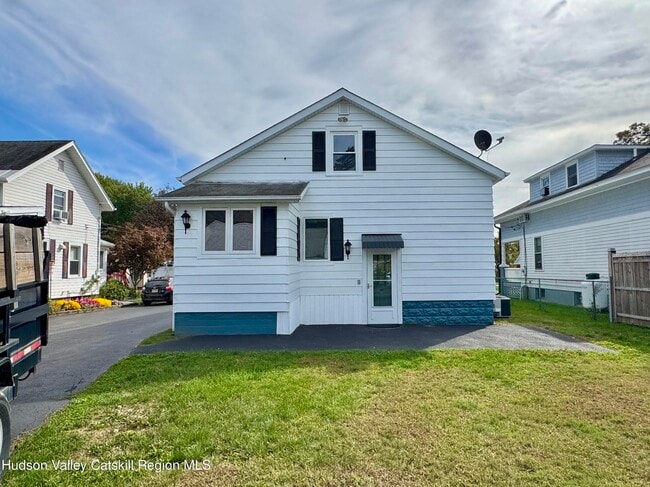 Building Photo - 18 Koeppel Ave