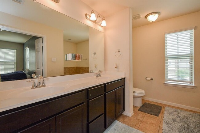 Building Photo - 6038 Wesley Manor Ct