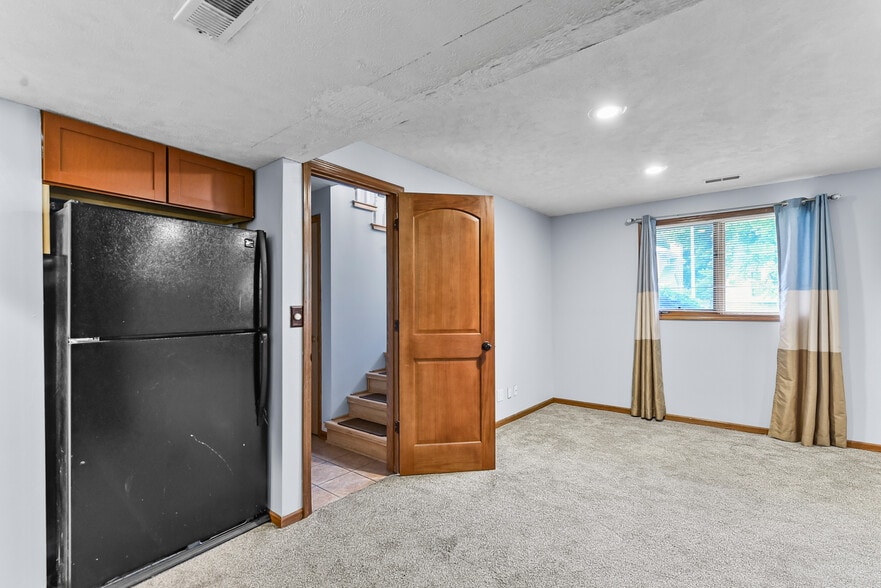 Building Photo - 5016 S 164th St