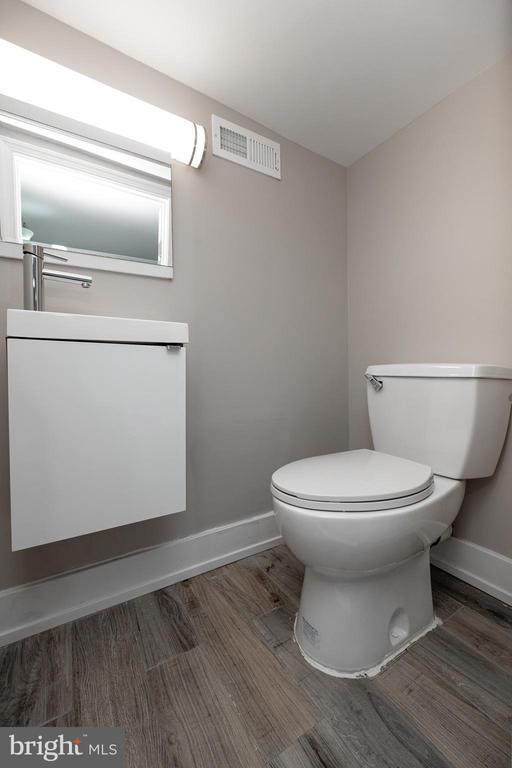 Building Photo - 1443 N Hollywood St