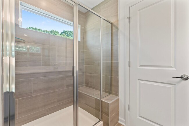 Building Photo - 5 Bed + 3 Bath Single Family Home in Charl...