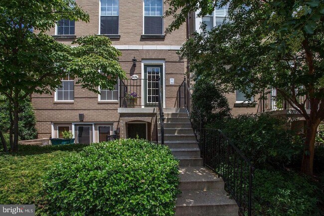 Building Photo - 2409 20th St NW