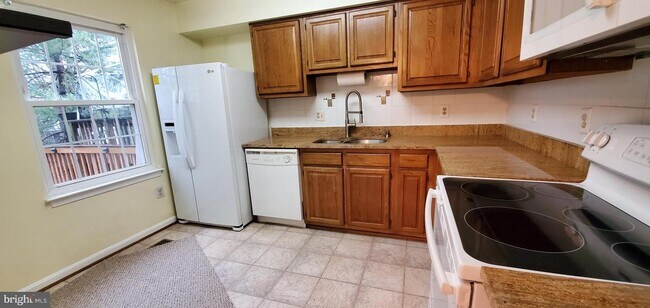 Building Photo - 848 Bayridge Dr