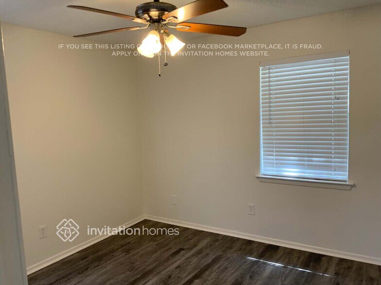 Building Photo - 8132 Cross Dr