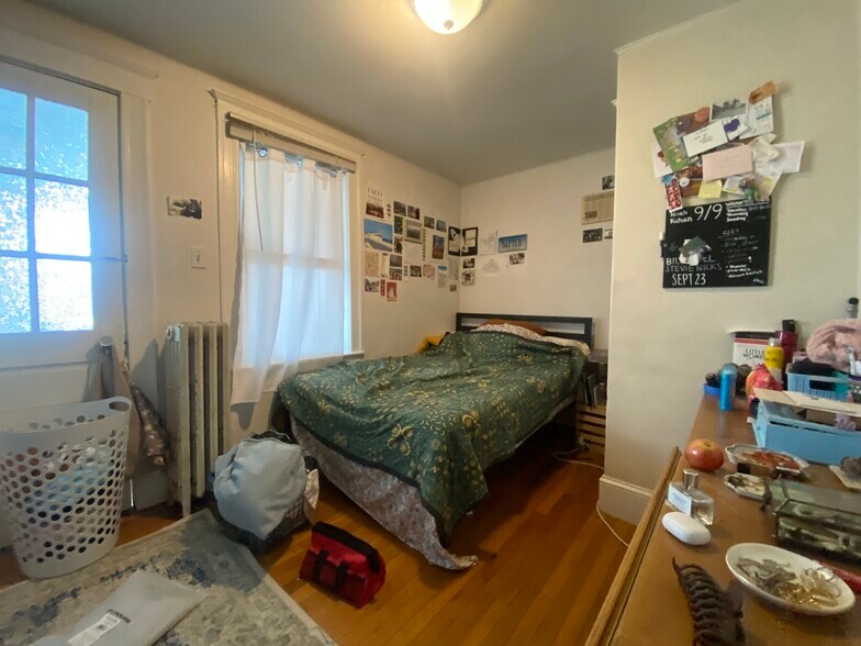 Building Photo - 14 Stockwell St