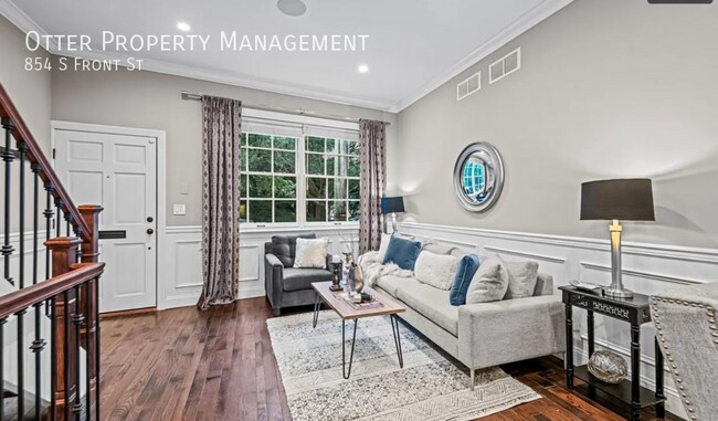 Building Photo - 854 S Front St