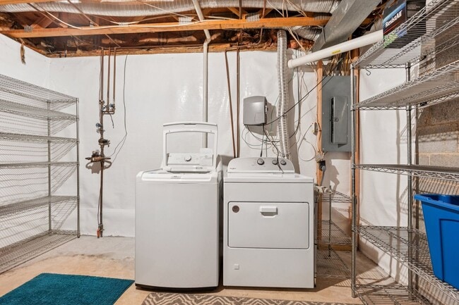 Building Photo - This is Reston living at its finest!