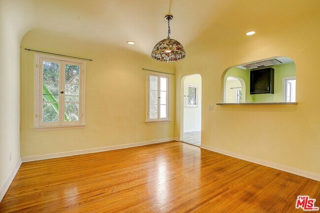 Building Photo - 10567 Ayres Ave