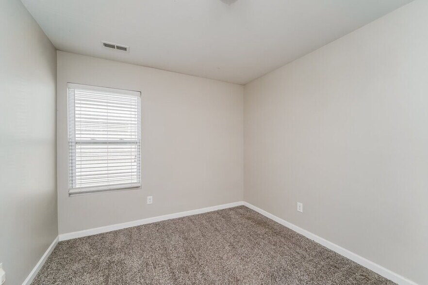 Building Photo - 1040 Joselynn Drive