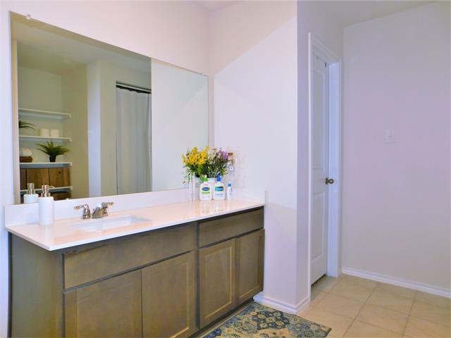 Building Photo - 4025 Huntington Dr