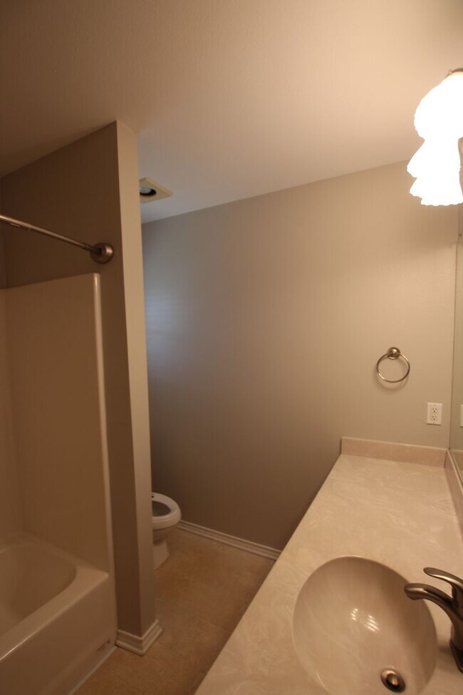 Building Photo - Stunning 4 Bedroom in Tyler! Available in ...