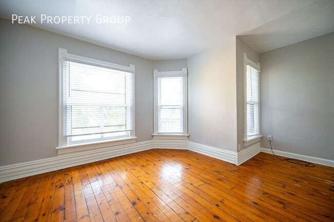 Building Photo - 247 1/2 W. Third Avenue-