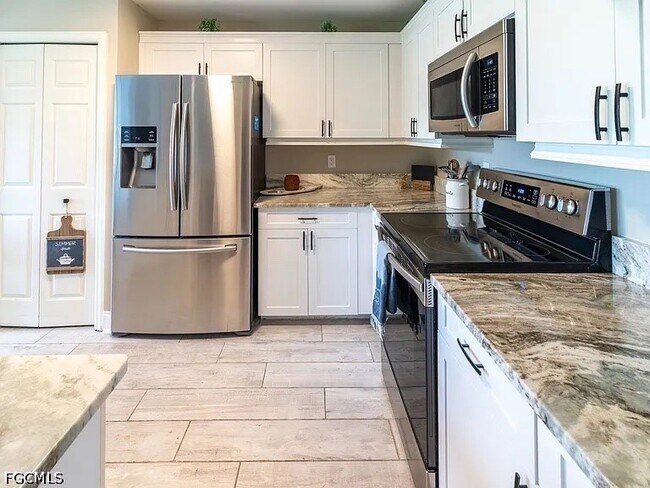 Building Photo - 23084 Lone Oak Dr