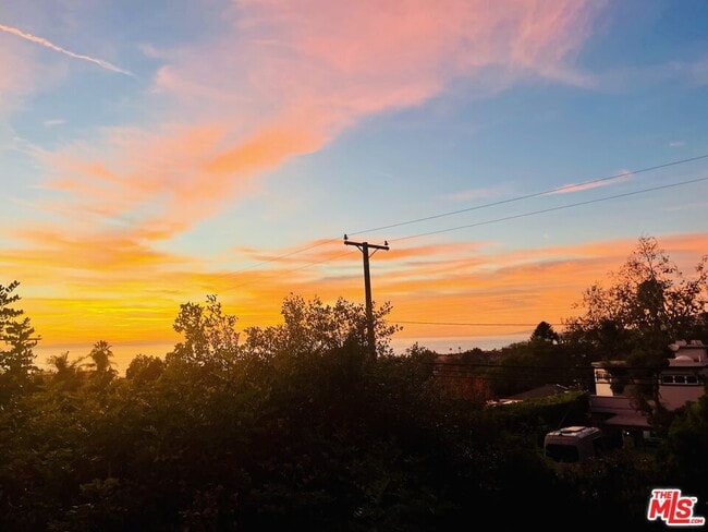 Building Photo - 555 Agate St