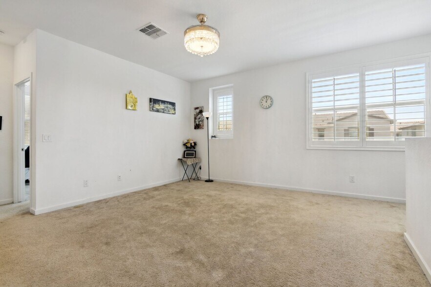 Building Photo - 1350 W Javelina Dr