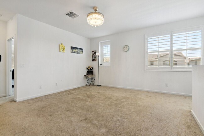 Building Photo - 4 Bedroom Single Family in Chandler